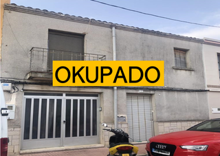 Masia a Sant felip 15. Venta de casa okupada en piles, calle sant felip