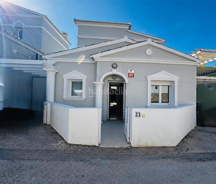 Foto 8009951b-87ca-4651-bbc2-bfed4ed796e7. Casa adossada amb piscina a Cometa Calp