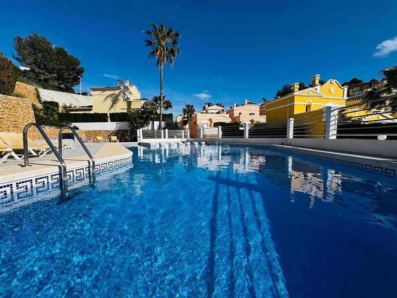Foto e52e6925-d265-479c-a18d-b28d18af31b2. Casa adossada amb piscina a Cometa Calp