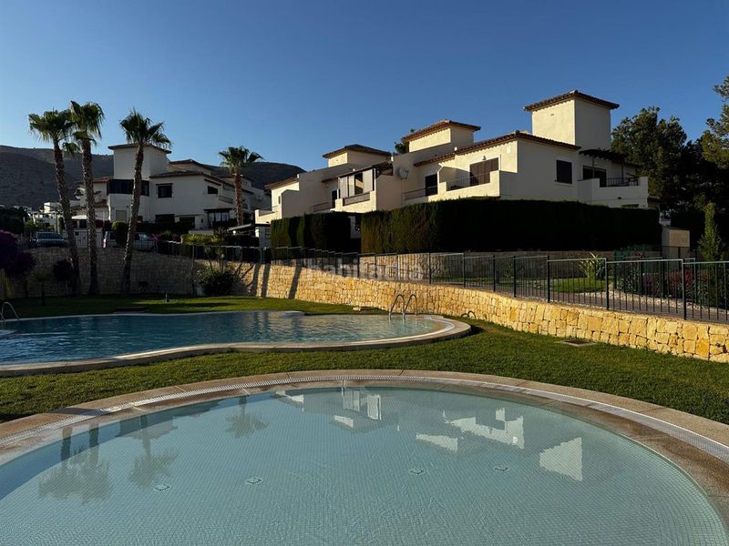 Foto 4c144b82-bbe5-4d18-821f-1b83ab343f60. Casa amb aparcament piscina a Golf Bahía Finestrat