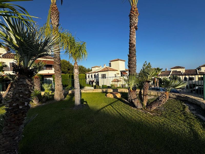 Foto 9f029e46-4a3a-4755-9f33-da17a689a935. Casa amb aparcament piscina a Golf Bahía Finestrat