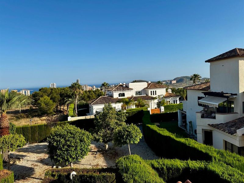Foto f0bba8e0-05dc-4d2b-80b5-94585770fd78. Casa amb aparcament piscina a Golf Bahía Finestrat