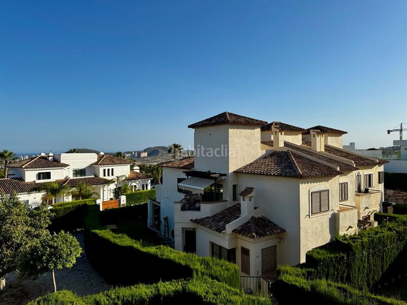 Foto f2dd80df-dc4a-46e6-b2ef-98c42eacf649. Casa amb aparcament piscina a Golf Bahía Finestrat