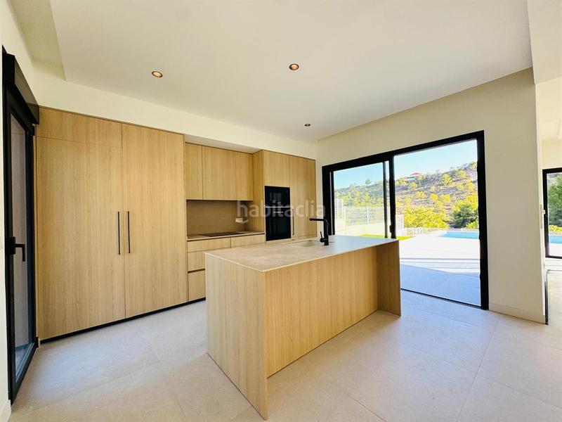 Foto ce6cb9fd-1900-4b19-89f9-56e5c580cb87. Chalet mit heizung parking pool in balcón de Finestrat-terra marina Finestrat