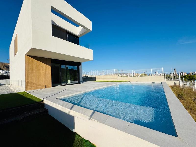Foto 59d72db2-9df2-434d-9653-aee0b1dc21e1. Xalet amb calefacció aparcament piscina a balcón de Finestrat-terra marina Finestrat
