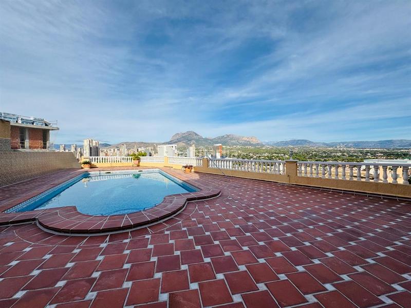 Foto 7eb8e277-fa7c-4da6-8dfc-943cd011a0ba. Chalet with heating parking pool in Sierra Helada Benidorm