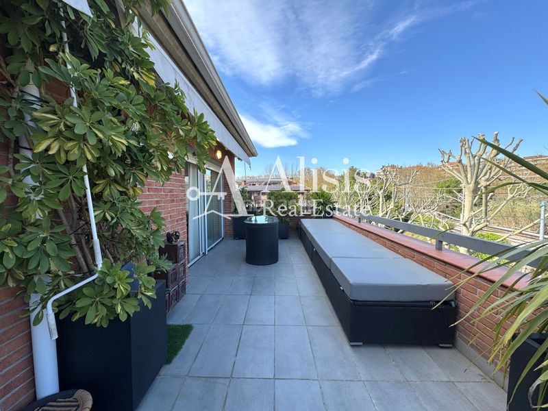 Foto 9f18fd9f-603e-43e4-87dc-73705149889f. Àtic amb calefacció aparcament piscina a Parc Central Sant Cugat del Vallès