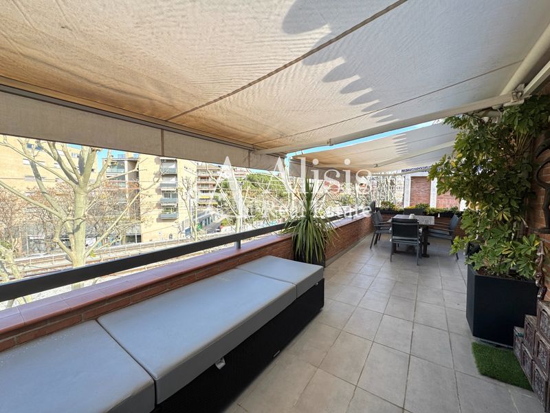 Foto cbc27447-470a-4a81-bc77-8c08fee41cd5. Àtic amb calefacció aparcament piscina a Parc Central Sant Cugat del Vallès