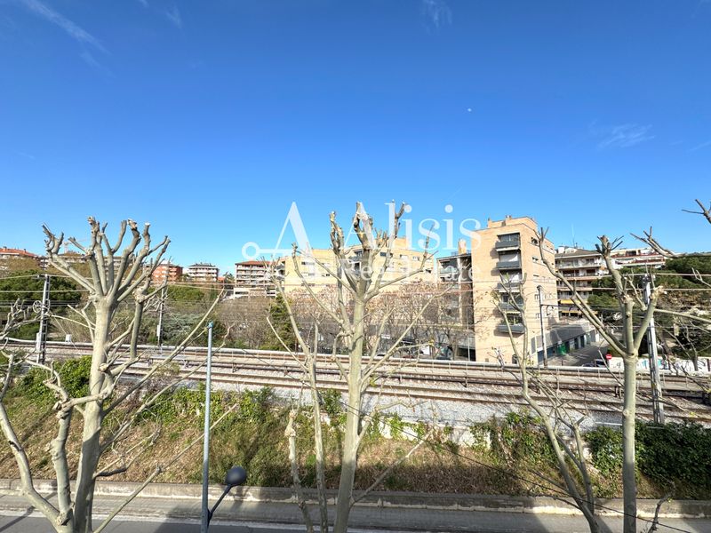 Foto cd62c460-f495-44e8-ae21-5cbcadb8c506. Àtic amb calefacció aparcament piscina a Parc Central Sant Cugat del Vallès