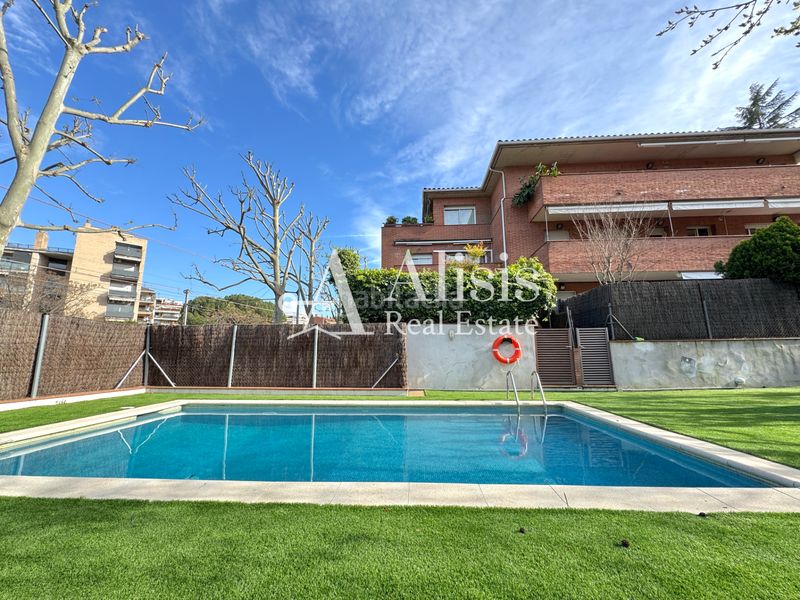 Foto dc22d6b8-e78c-4484-8d6e-9f9015e89ab8. Àtic amb calefacció aparcament piscina a Parc Central Sant Cugat del Vallès