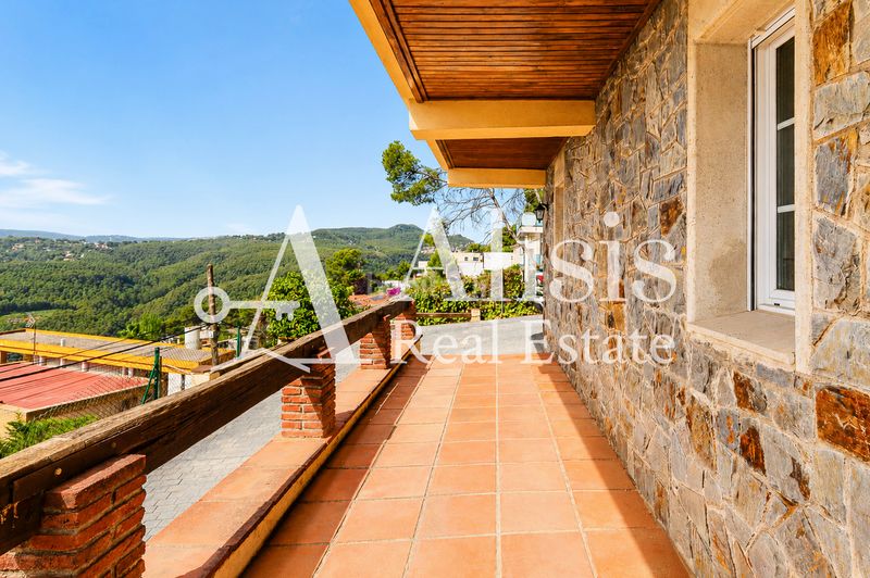 Foto 55b7ac4b-1f17-4371-8445-159baa0bb4c8. Casa amb calefacció aparcament a Pallejà