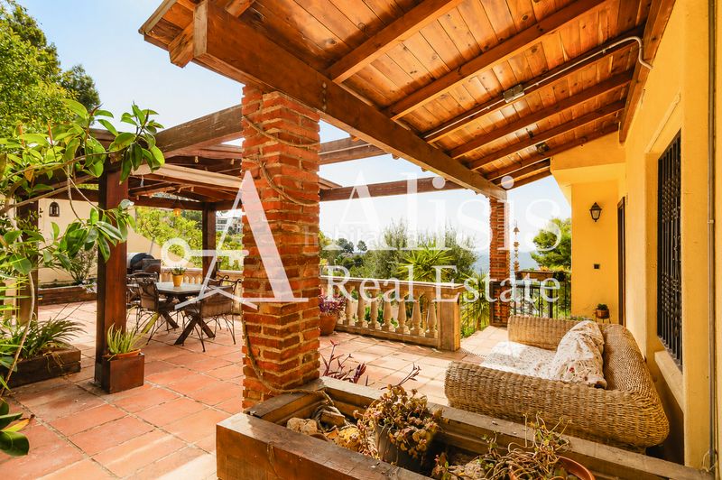 Foto 6e2c4644-ff9b-4b0c-a254-4c22bdc754ef. Casa amb calefacció aparcament a Pallejà
