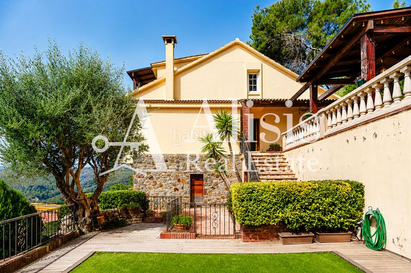 Foto 917c8c0f-3907-4bb4-8c74-99600bf7ce16. Casa amb calefacció aparcament a Pallejà