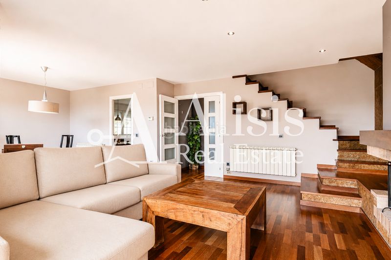 Foto a1c04e9b-95df-4609-aa79-e547551f147a. Casa amb calefacció aparcament a Pallejà