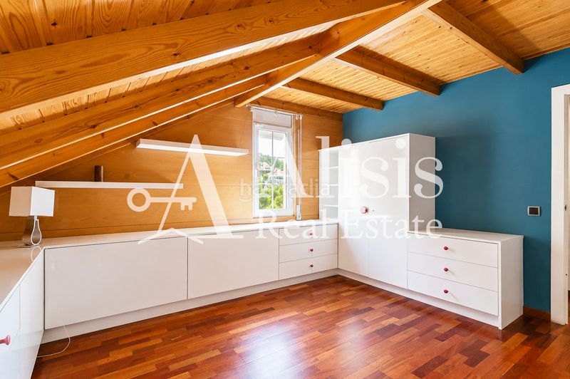 Foto a2d22327-1167-4ec0-9cf0-a94c5348c625. Casa amb calefacció aparcament a Pallejà