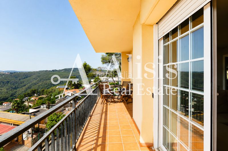 Foto ad78f5b6-4260-4278-a7be-f6ad9e224c5f. Casa amb calefacció aparcament a Pallejà