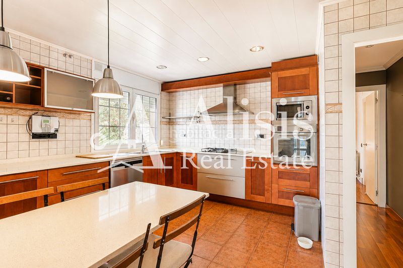 Foto b978631a-9180-489c-9f2a-9366522f92ef. Casa amb calefacció aparcament a Pallejà