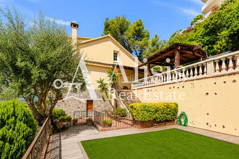 Foto c0d95a4c-c671-4e52-a67e-3e031c7eb062. Casa amb calefacció aparcament a Pallejà