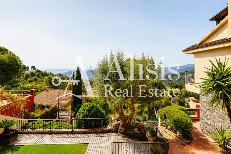 Foto edf5bb36-1ed8-4f8b-bbe2-67d047373e6a. Casa amb calefacció aparcament a Pallejà