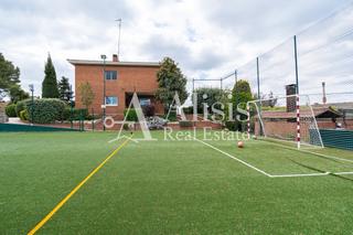 Lloguer Casa adossada a Corbera de Llobregat. Alquiler- espectacular propiedad con campo de futbol