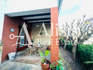 Casa a Vallirana. Exclusiva casa con gran parcela en el corazn de vallirana