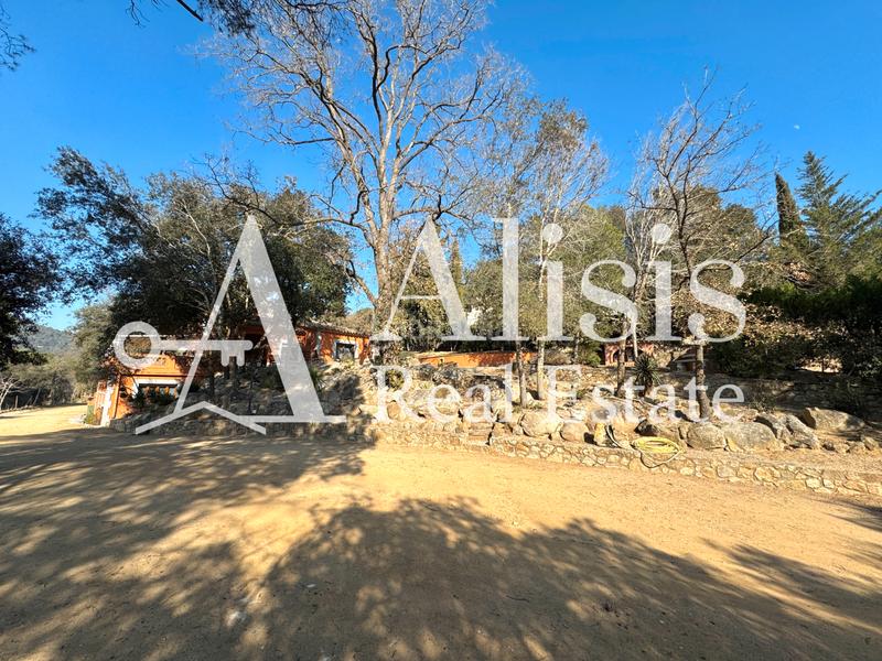 Foto 08f68e44-4d22-4820-beab-a13874c3318c. Masía preciosa finca con piscina posibilidad de alojarse caballos en Òrrius