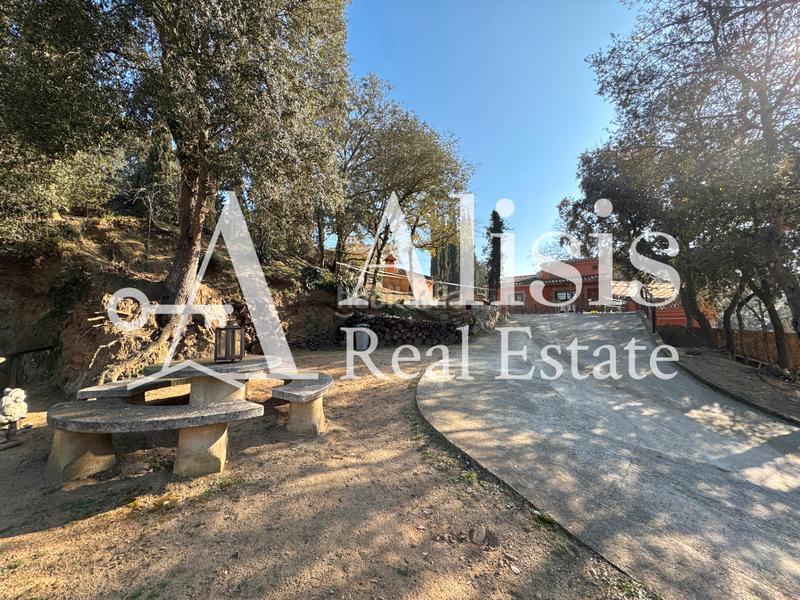 Foto 85a35706-8a04-4754-99e1-bd3c0016beb8. Masía preciosa finca con piscina posibilidad de alojarse caballos en Òrrius