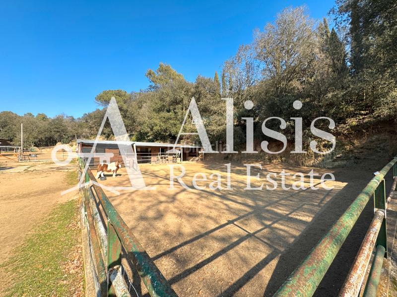 Foto b162a869-fe22-41de-9944-e33a0ff87699. Masía preciosa finca con piscina posibilidad de alojarse caballos en Òrrius