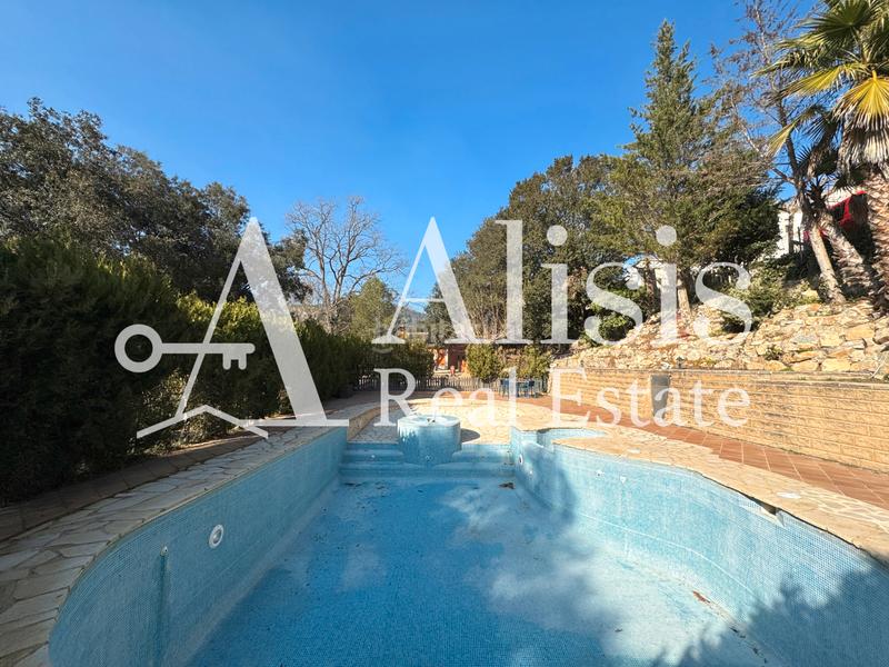Foto b8965a65-3d04-46e0-9eaa-a4c39a5910b0. Masía preciosa finca con piscina posibilidad de alojarse caballos en Òrrius