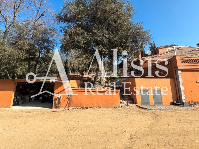 Foto bb6ffaca-9cf9-4ce8-b09a-8447fe3440e9. Masía preciosa finca con piscina posibilidad de alojarse caballos en Òrrius