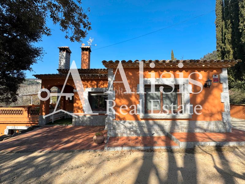 Foto cd64cce0-1553-46ec-9087-e5a5f723c1fe. Masía preciosa finca con piscina posibilidad de alojarse caballos en Òrrius