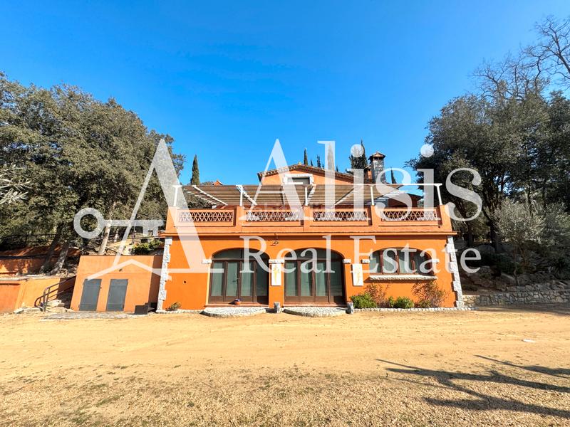 Foto ded5a793-02f9-44b4-b0ab-29b79e544922. Masía preciosa finca con piscina posibilidad de alojarse caballos en Òrrius
