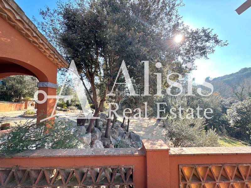 Foto e053b3f2-b8f4-4a7f-8dfe-2050a011bf67. Masía preciosa finca con piscina posibilidad de alojarse caballos en Òrrius