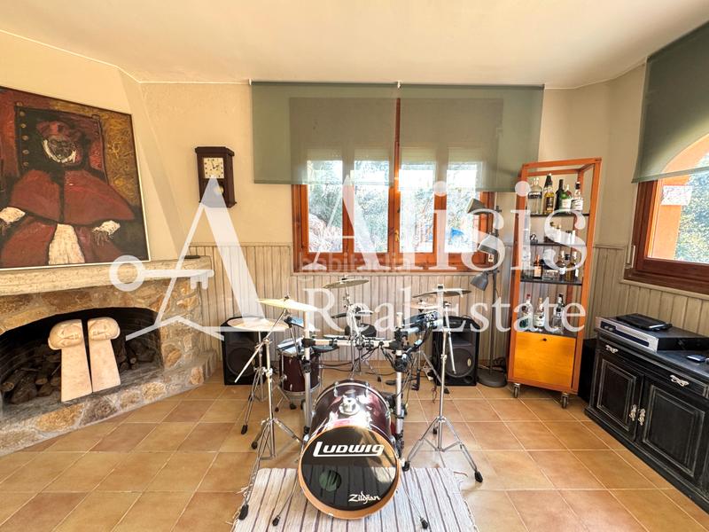 Foto ee55919c-8683-4da9-a183-fea6a69c632e. Masía preciosa finca con piscina posibilidad de alojarse caballos en Òrrius