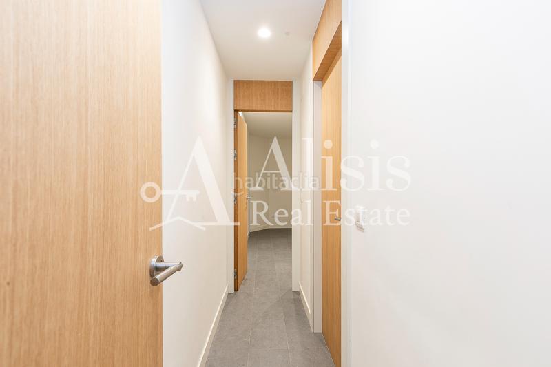 Foto 35bcd1c3-be76-4c36-a468-e8c5e36fd16e. Xalet amb xemeneia calefacció aparcament piscina a Barcelona