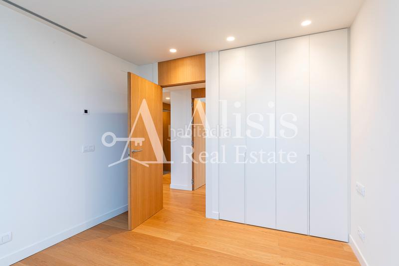 Foto 3ee2d5f8-55ef-4613-a935-36916827eae8. Xalet amb xemeneia calefacció aparcament piscina a Barcelona