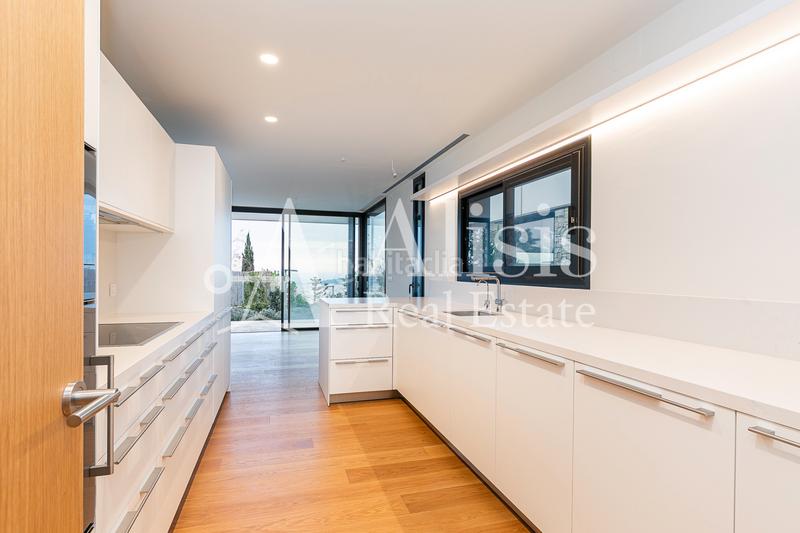 Foto 4036048c-7738-4614-b0fa-087e12e894ef. Xalet amb xemeneia calefacció aparcament piscina a Barcelona