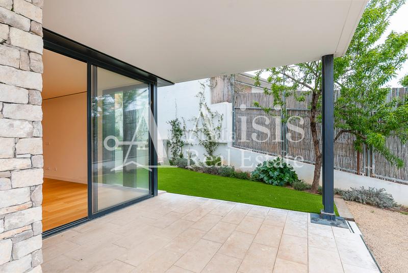 Foto 5b68aa8c-c8ca-460c-a855-4f4c24f56a9c. Xalet amb xemeneia calefacció aparcament piscina a Barcelona