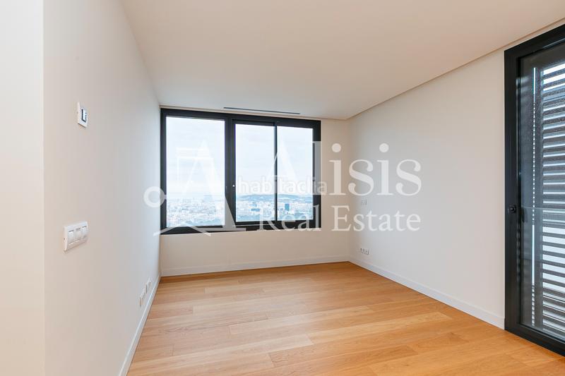 Foto 778ac299-595f-48be-b436-f10079a3223b. Xalet amb xemeneia calefacció aparcament piscina a Barcelona