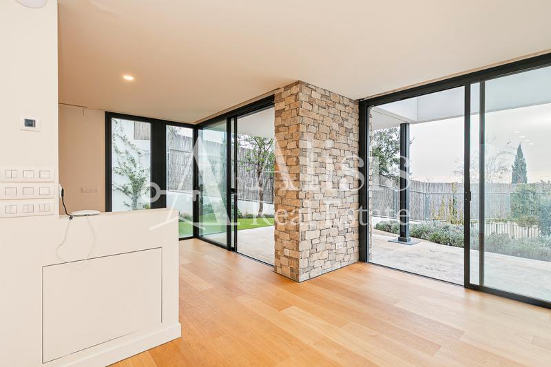 Foto 910dea16-7cd9-4d8d-92d7-ff81e9db3b98. Xalet amb xemeneia calefacció aparcament piscina a Barcelona