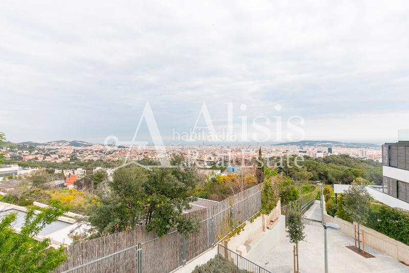 Foto ad92d1d7-4718-441a-bcb9-feeaeb684b54. Xalet amb xemeneia calefacció aparcament piscina a Barcelona