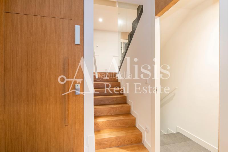 Foto af0102ce-e9b1-423e-a131-1c24c48646af. Xalet amb xemeneia calefacció aparcament piscina a Barcelona