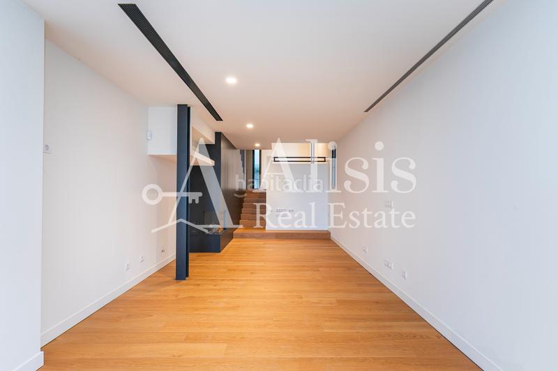 Foto dc03a5cf-1b58-4fe7-8d4e-6b6b7977b9c2. Xalet amb xemeneia calefacció aparcament piscina a Barcelona