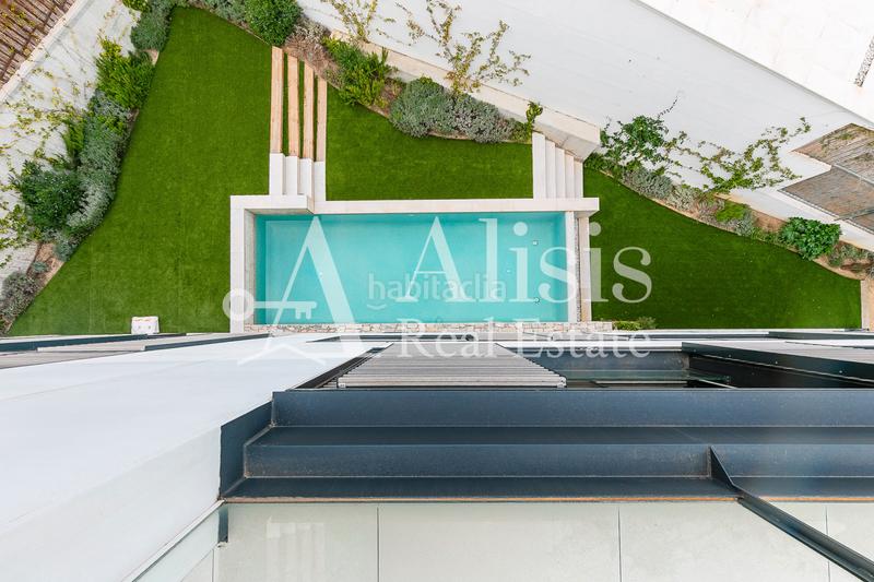 Foto ebba766a-2fc8-4e4d-8716-e8e7a05b9c28. Xalet amb xemeneia calefacció aparcament piscina a Barcelona