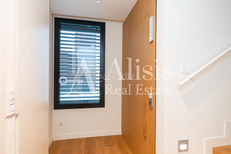 Foto fd256d1a-6a36-41fa-a517-853ceabd8b90. Xalet amb xemeneia calefacció aparcament piscina a Barcelona