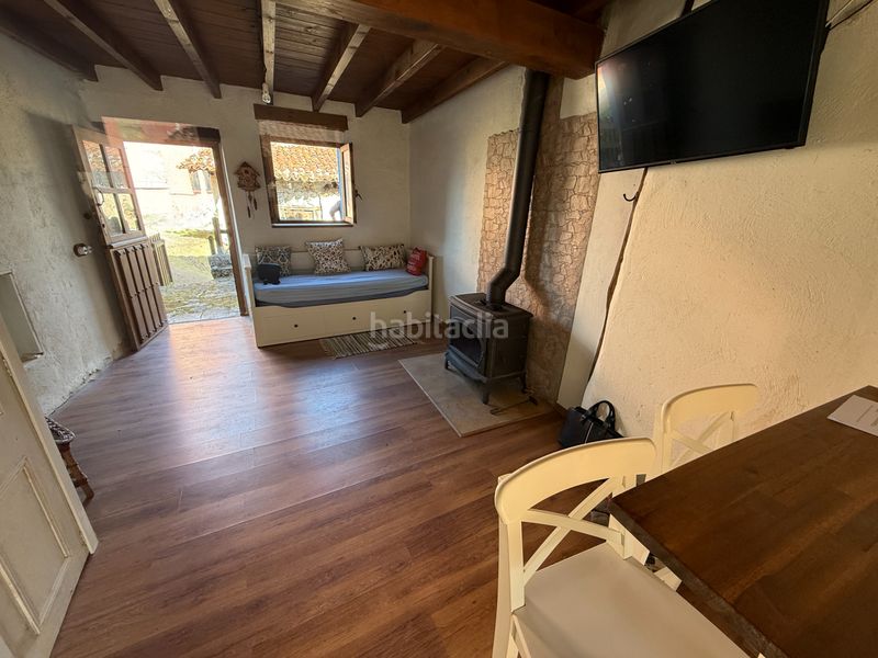 Foto 3a45aabf-a4dc-4079-84ad-815f2e5834bb. Casa adossada a Parres