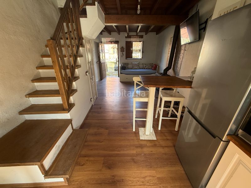Foto b9621e51-daa8-48af-9f55-61095d9b7e58. Casa adossada a Parres