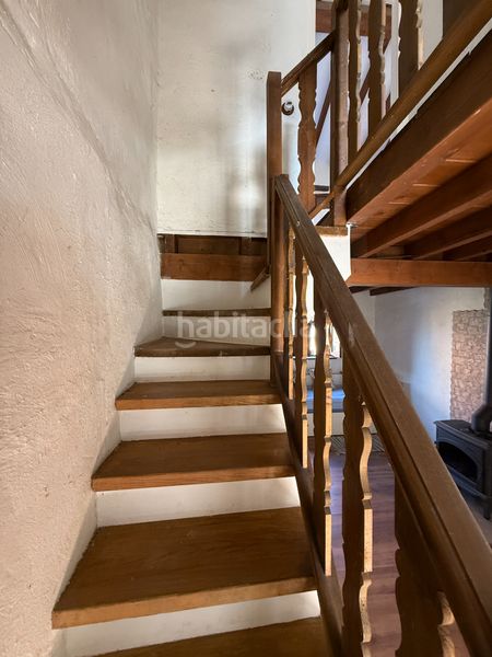 Foto e45e4506-0519-450a-8e59-9658f2d5ddd2. Casa adossada a Parres