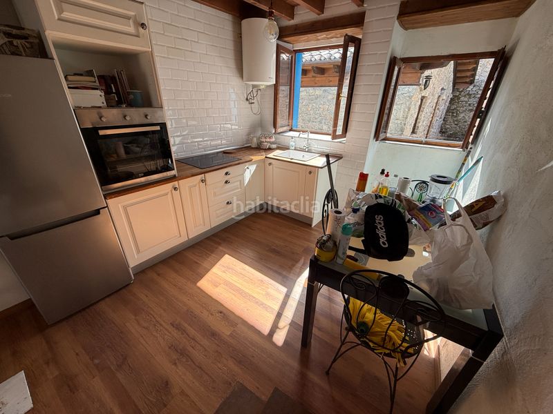 Foto feb0f8e9-8c77-4d65-a2ec-0ba0581c0695. Casa adossada a Parres