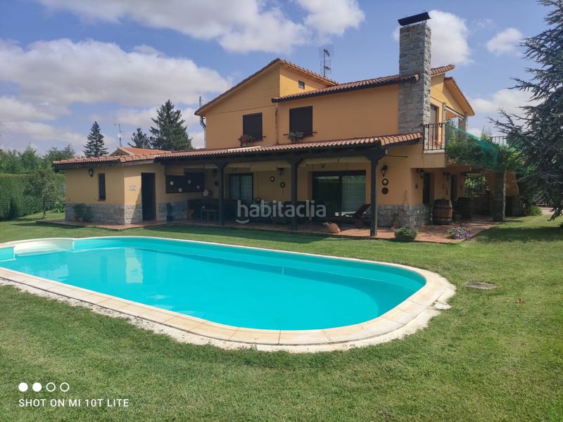 Foto 42bf144e-ad59-4600-929f-ed0fe8d40342. Xalet amb aparcament piscina a Valencia de Don Juan